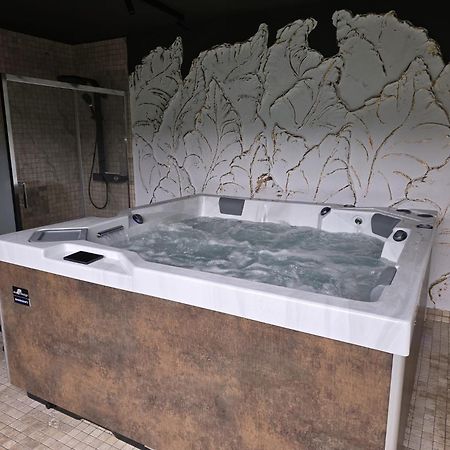River Place Pitesti Luaran gambar