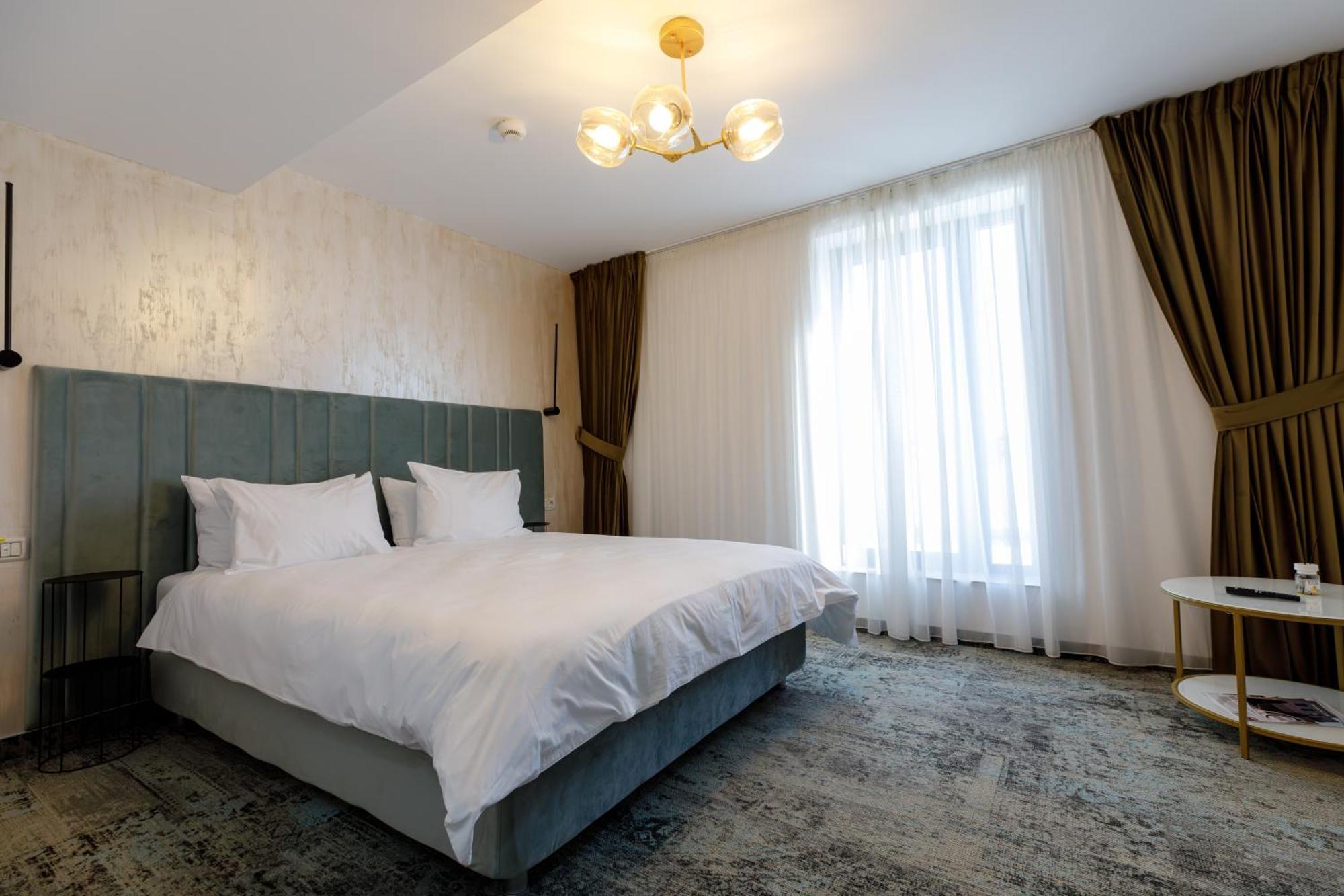 River Place Pitesti Luaran gambar