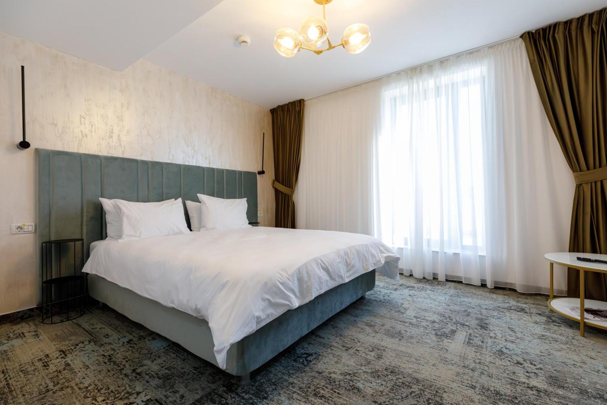 River Place Pitesti Luaran gambar