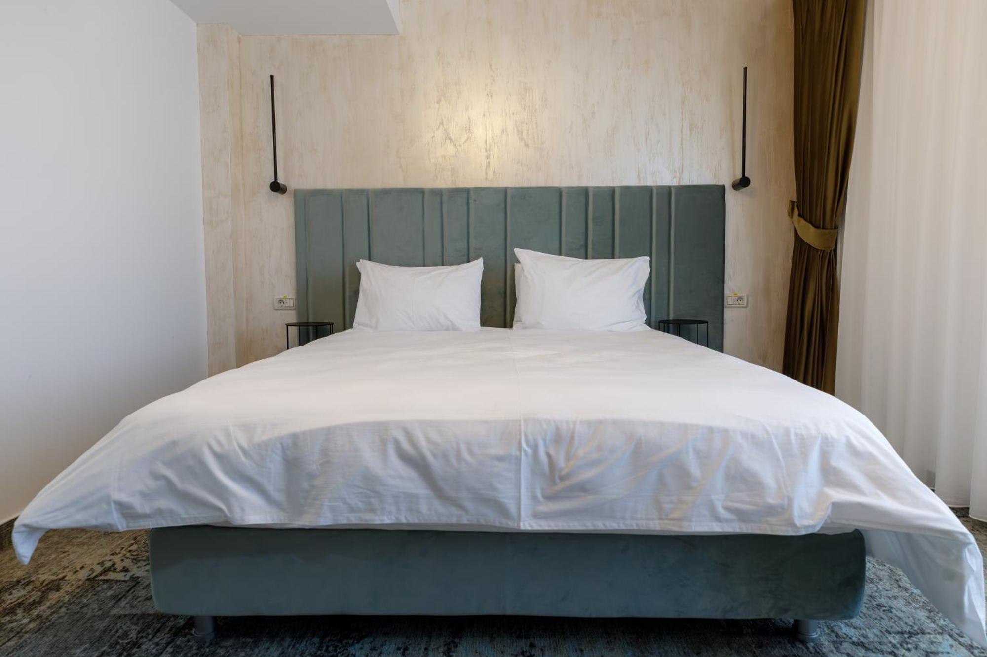 River Place Pitesti Luaran gambar