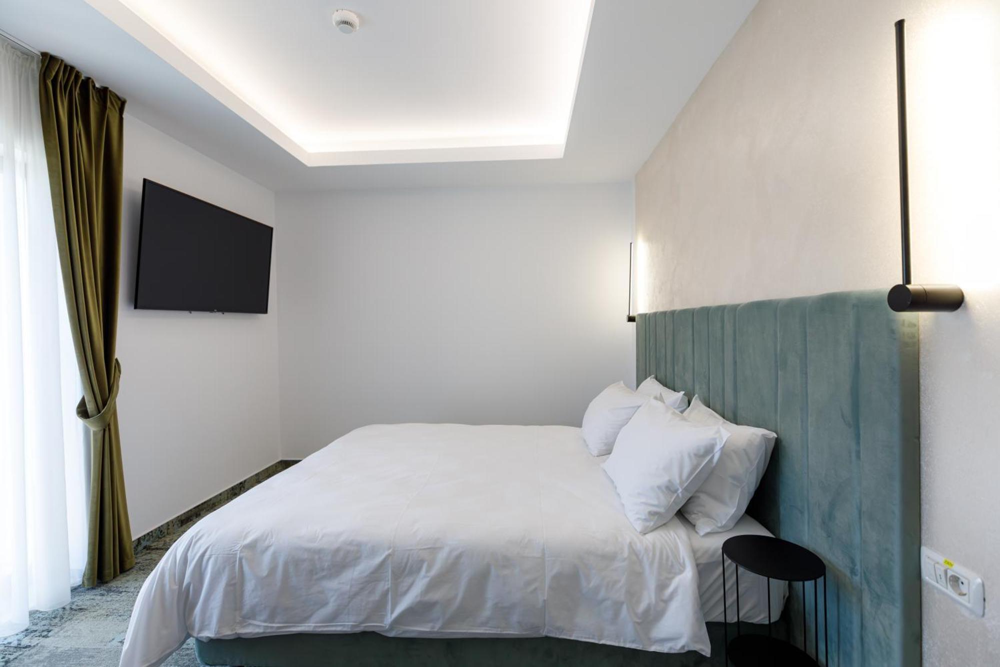 River Place Pitesti Luaran gambar