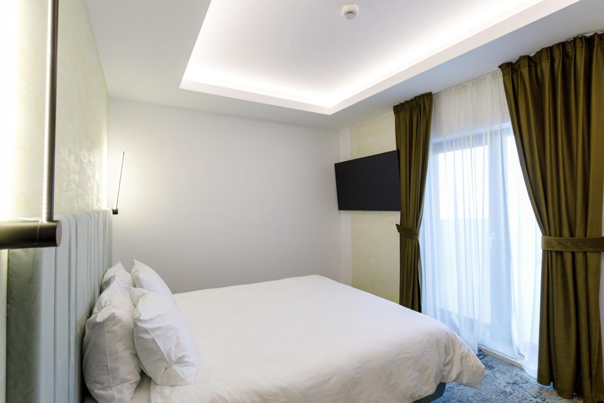 River Place Pitesti Luaran gambar