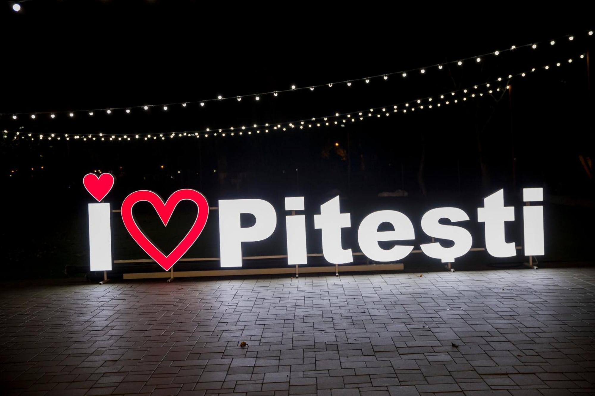 River Place Pitesti Luaran gambar