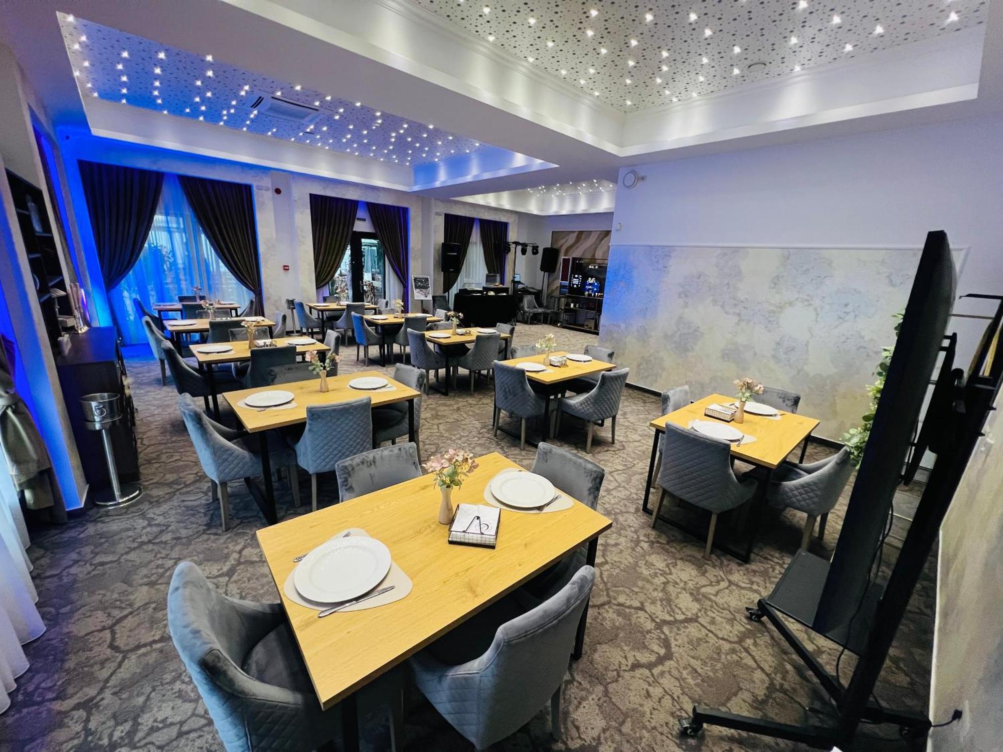 River Place Pitesti Luaran gambar