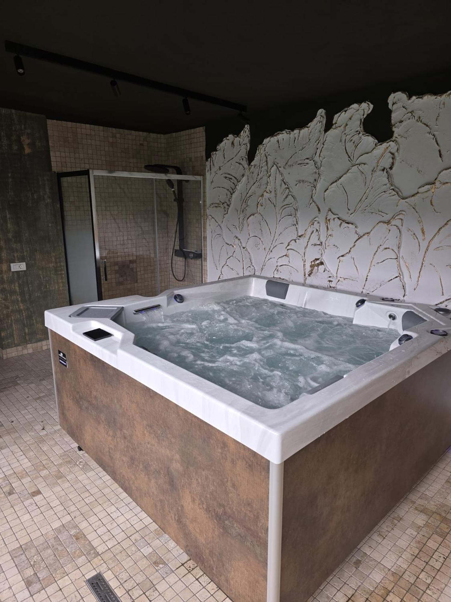 River Place Pitesti Luaran gambar